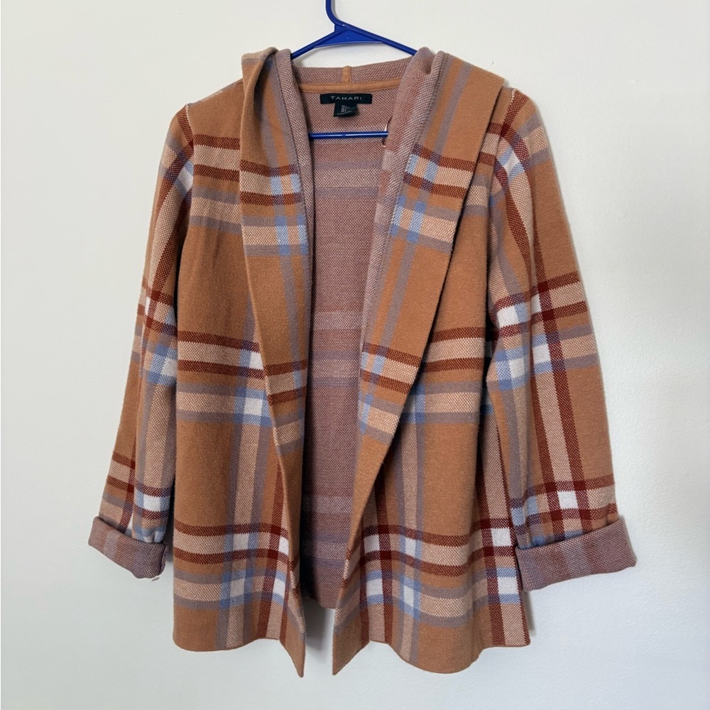 Tahari tan stripped cozy cottage core grandma‎ sweater